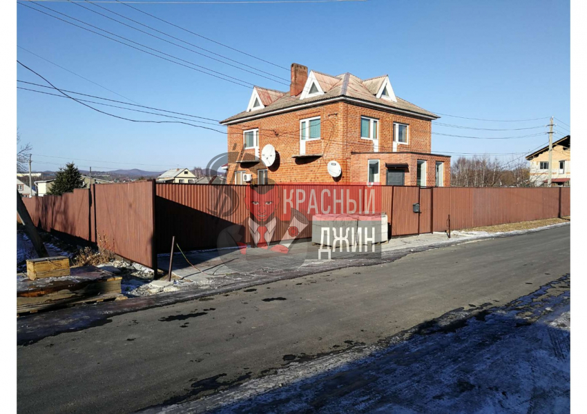 Дом с земельным участком 274.4 кв.м Приморский край